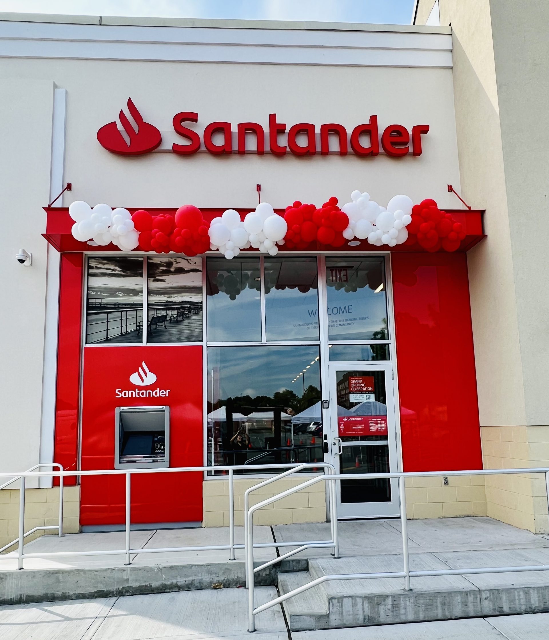 Santander bank opens new branch on long island new york deepens its